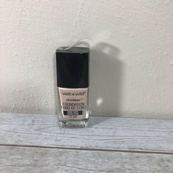WET N WILD Photofocus Foundation #364C Rose Ivory/Light Cool, 1 Fl Oz/ 30ml. - Picture 1 of 3